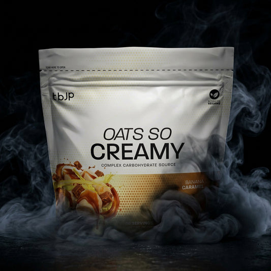 Aveia Oats So Creamy TBJP com sabor banana caramel, embalagem de 2kg, vista da embalagem com detalhes do rótulo.