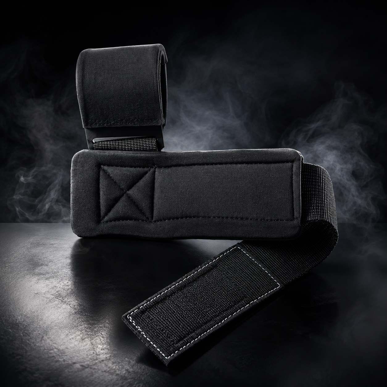 Ganchos de levantamento de peso Gorilla Wear, resistentes, com alças acolchoadas para suporte durante treinos de musculação.