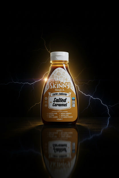 Molho Skinny Sauces de 425ml da The Skinny Food, frasco com molho escuro e rotulagem visível.