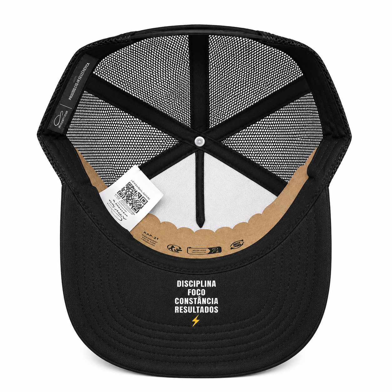 Chapéu trucker VinnyPowerNutrition com aba curva, design clássico de tecido branco e detalhes coloridos na frente.