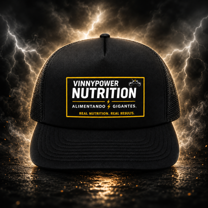 Chapéu Truckers VinnyPowerNutrition com aba curva e estampa na frente, feito de tecido confortável e durável.