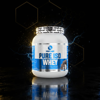 Imagem de um pote de 1kg de Pure Iso Whey da YAVA Labs, com rótulo branco e detalhes em azul, mostrando o suplemento de proteína.